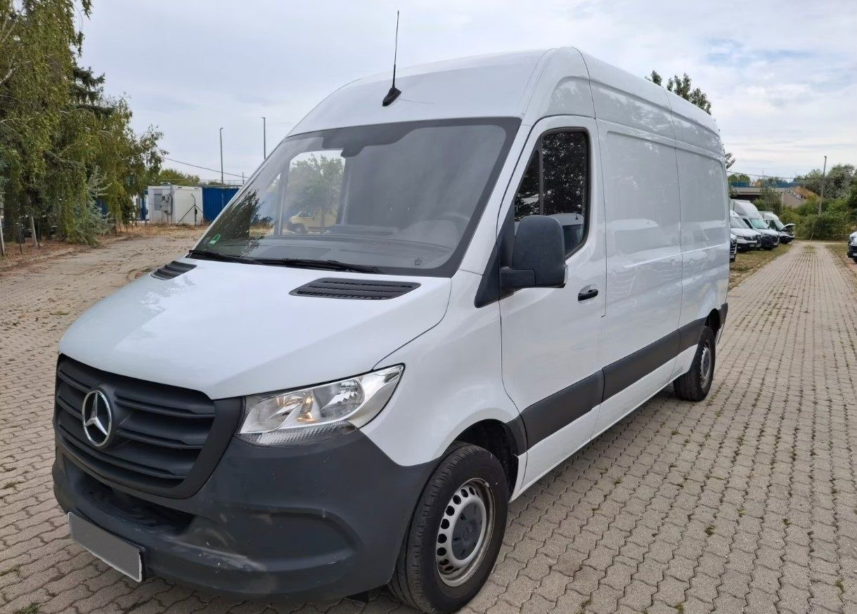 Mercedes-Benz Sprinter - Цельнометаллический фургон: фото 2 Mercedes-Benz Sprinter - Цельнометаллический фургон: фото 2