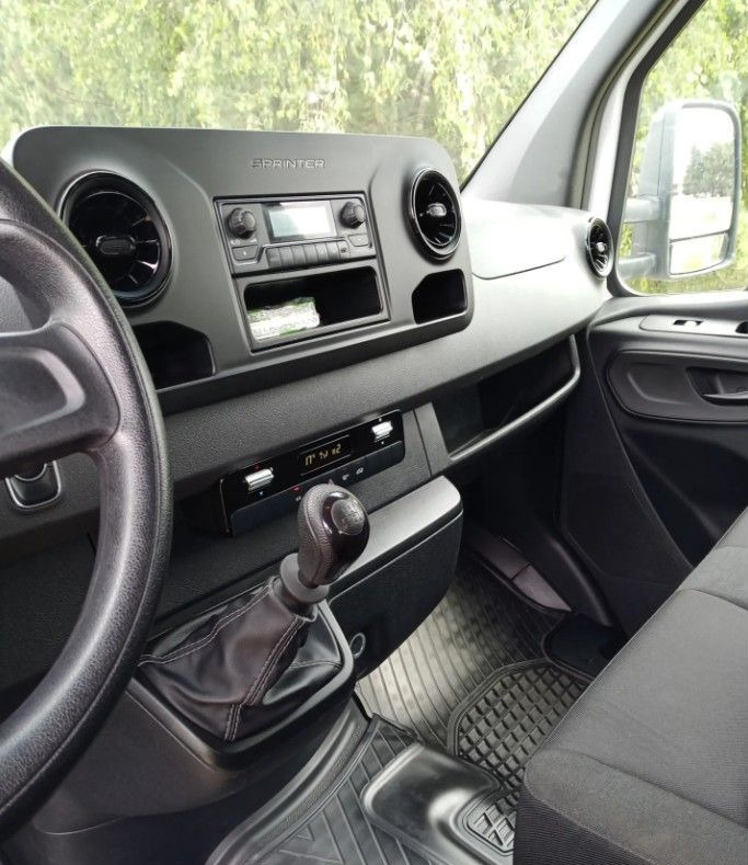 Малотоннажный бортовой грузовик Mercedes-Benz Sprinter: фото 7 Малотоннажный бортовой грузовик Mercedes-Benz Sprinter: фото 7