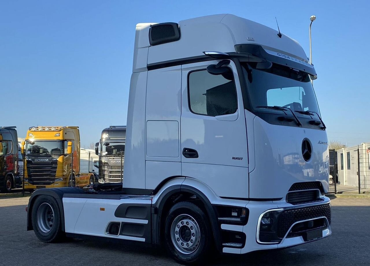 Mercedes-Benz Actros - Тягач: фото 1 Mercedes-Benz Actros - Тягач: фото 1