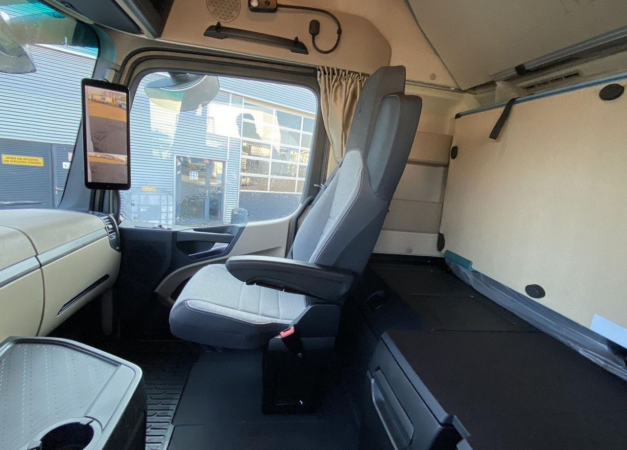 Новый Тягач Mercedes-Benz Actros: фото 12