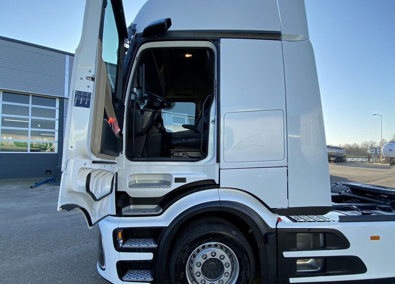 Новый Тягач Mercedes-Benz Actros: фото 7