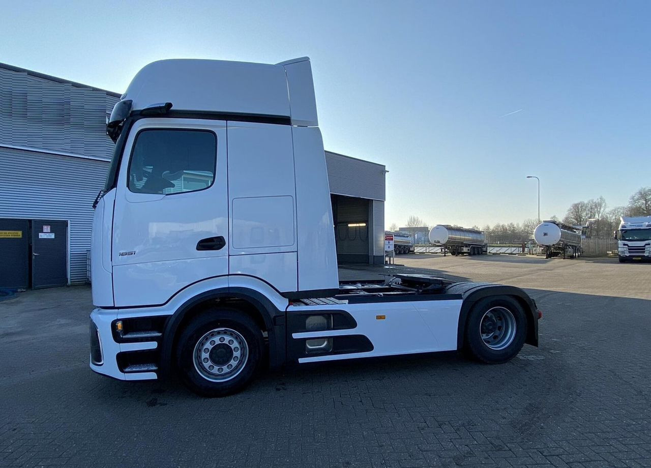 Новый Тягач Mercedes-Benz Actros: фото 6