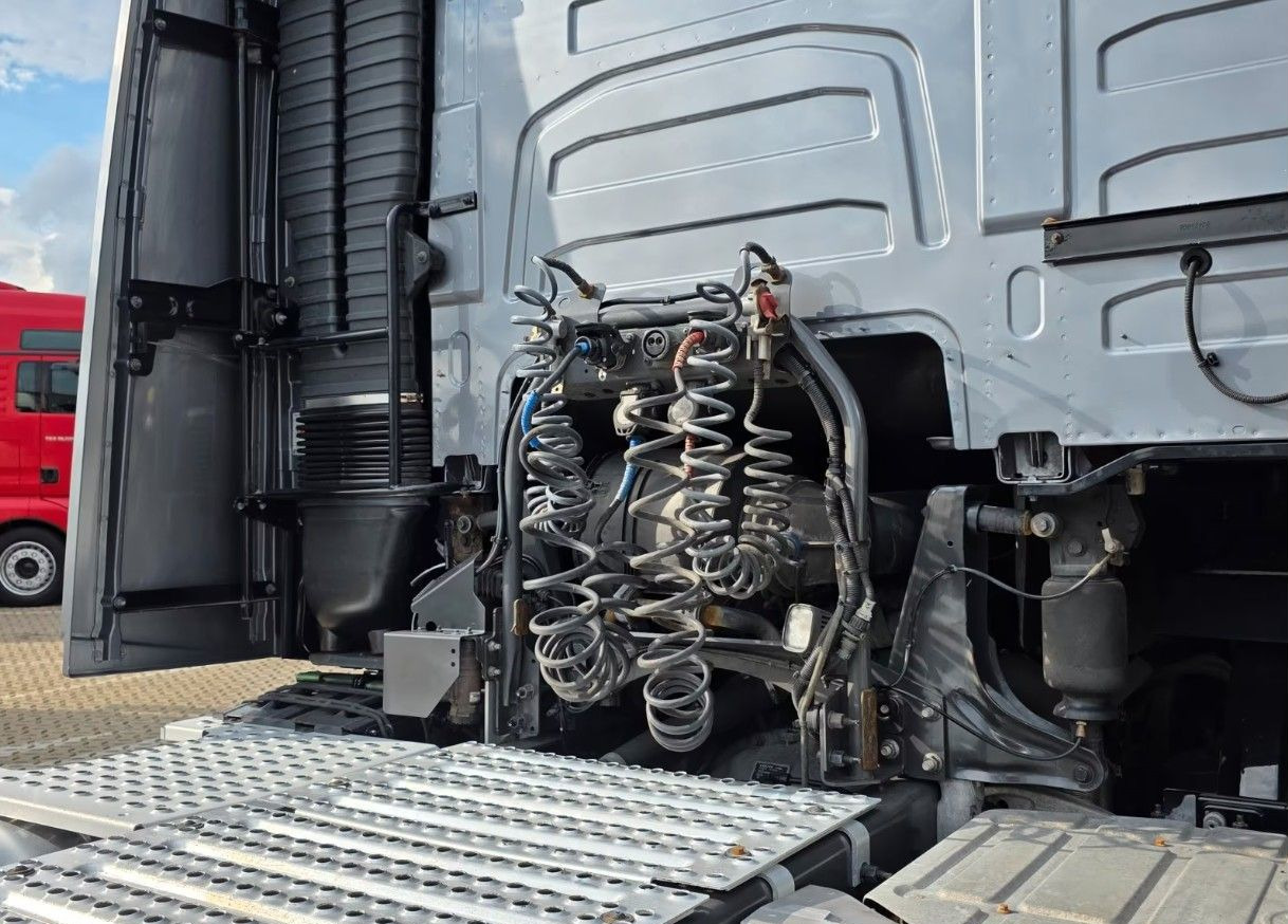 Тягач Volvo FH: фото 29