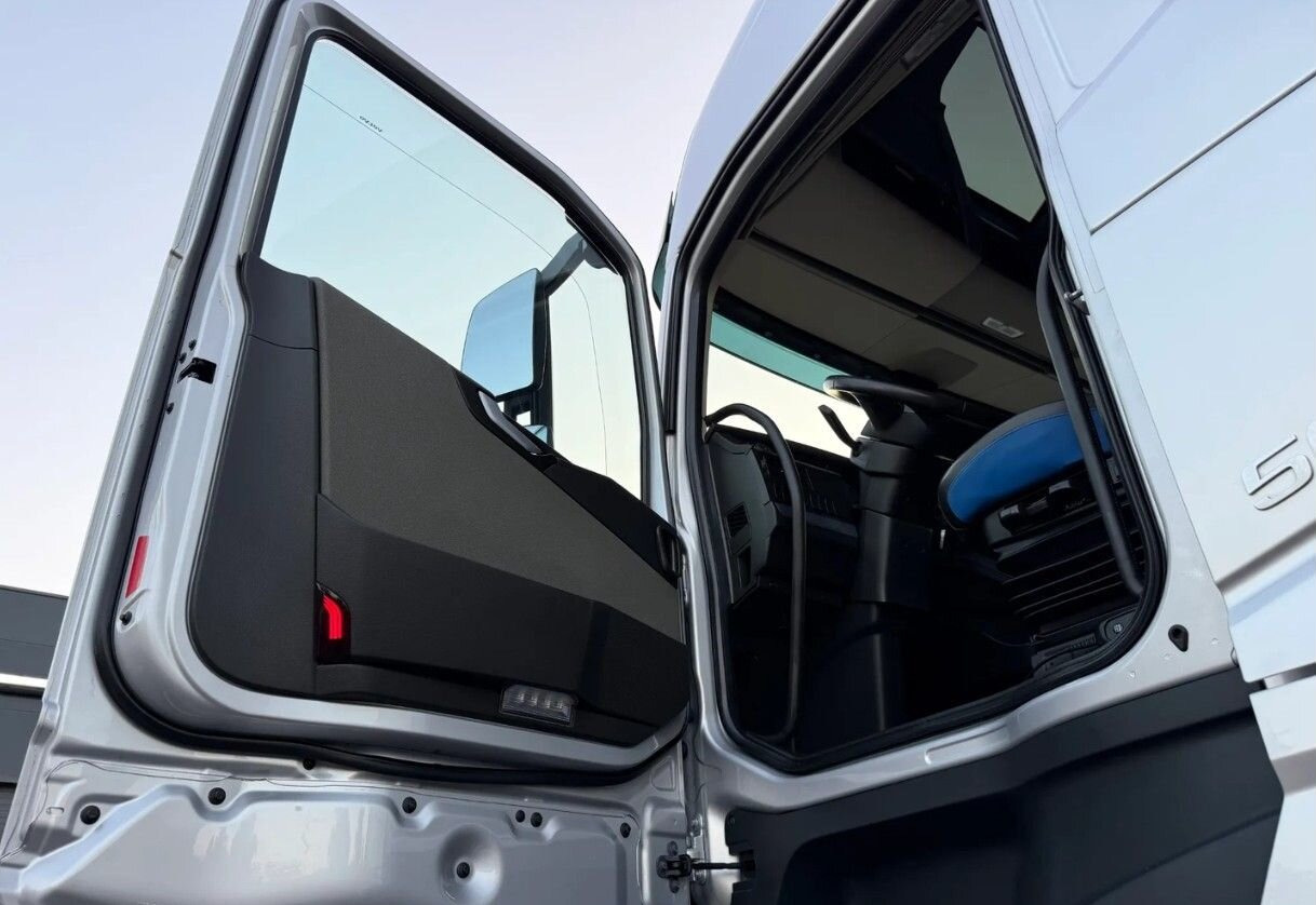Тягач Volvo FH: фото 28