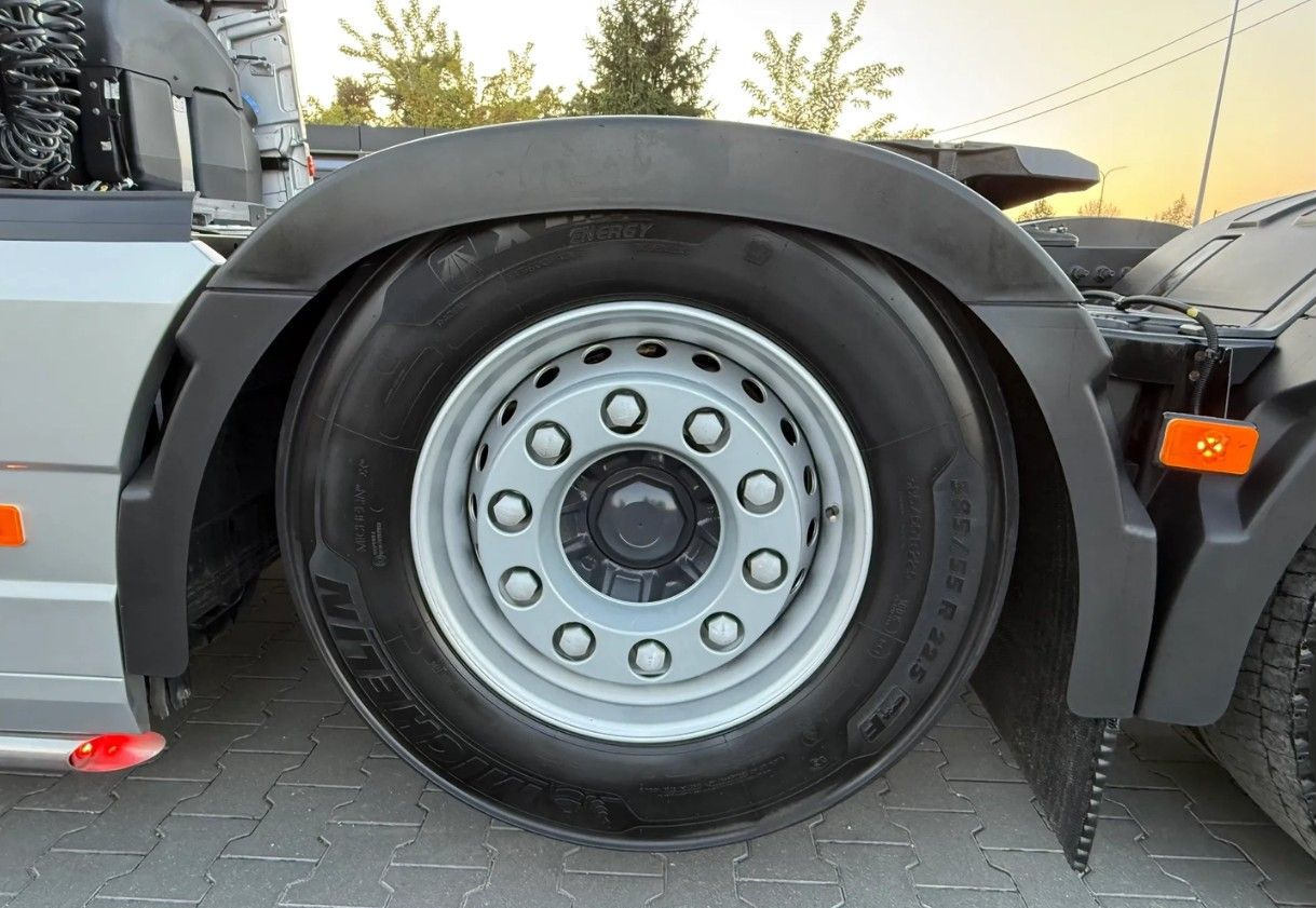 Тягач Volvo FH: фото 32