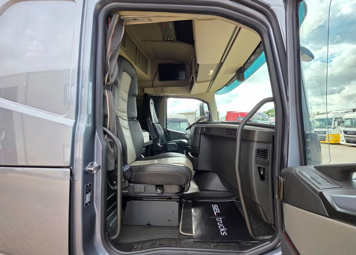 Тягач Volvo FH: фото 24