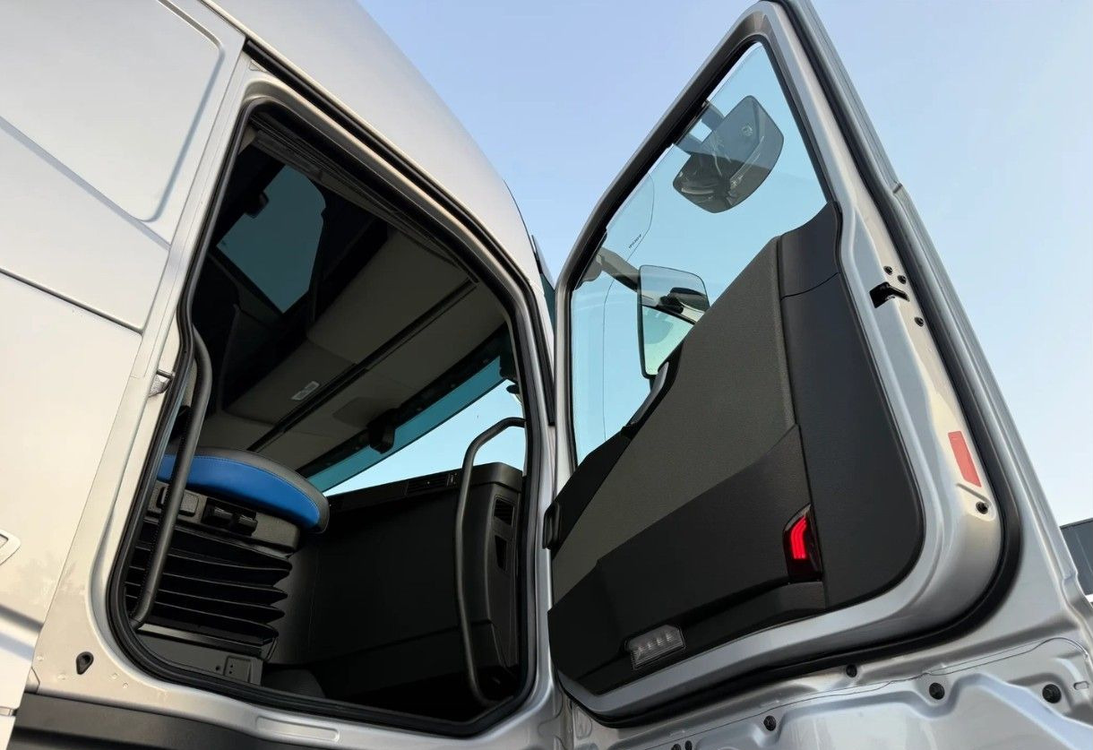 Тягач Volvo FH: фото 26