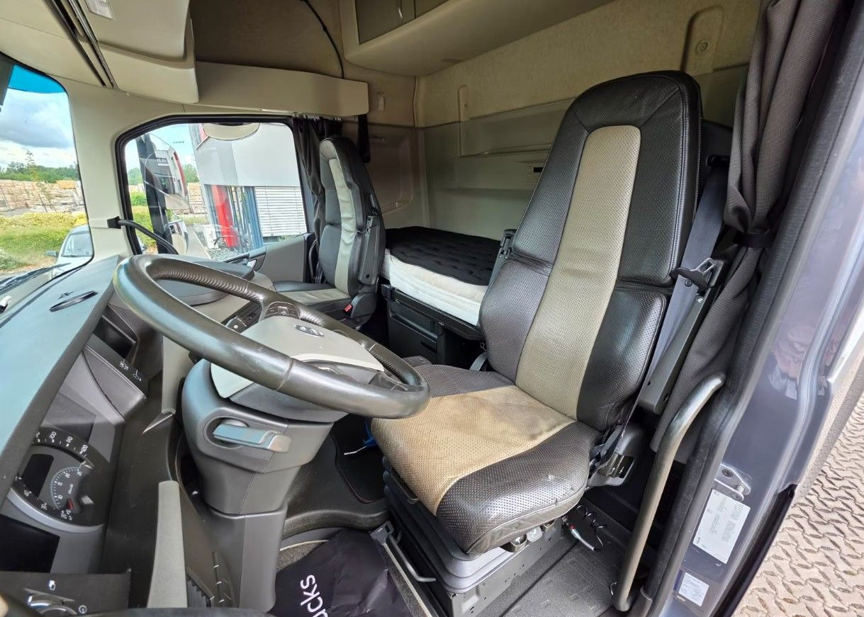 Тягач Volvo FH: фото 25