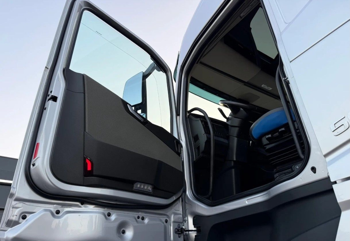 Тягач Volvo FH: фото 28