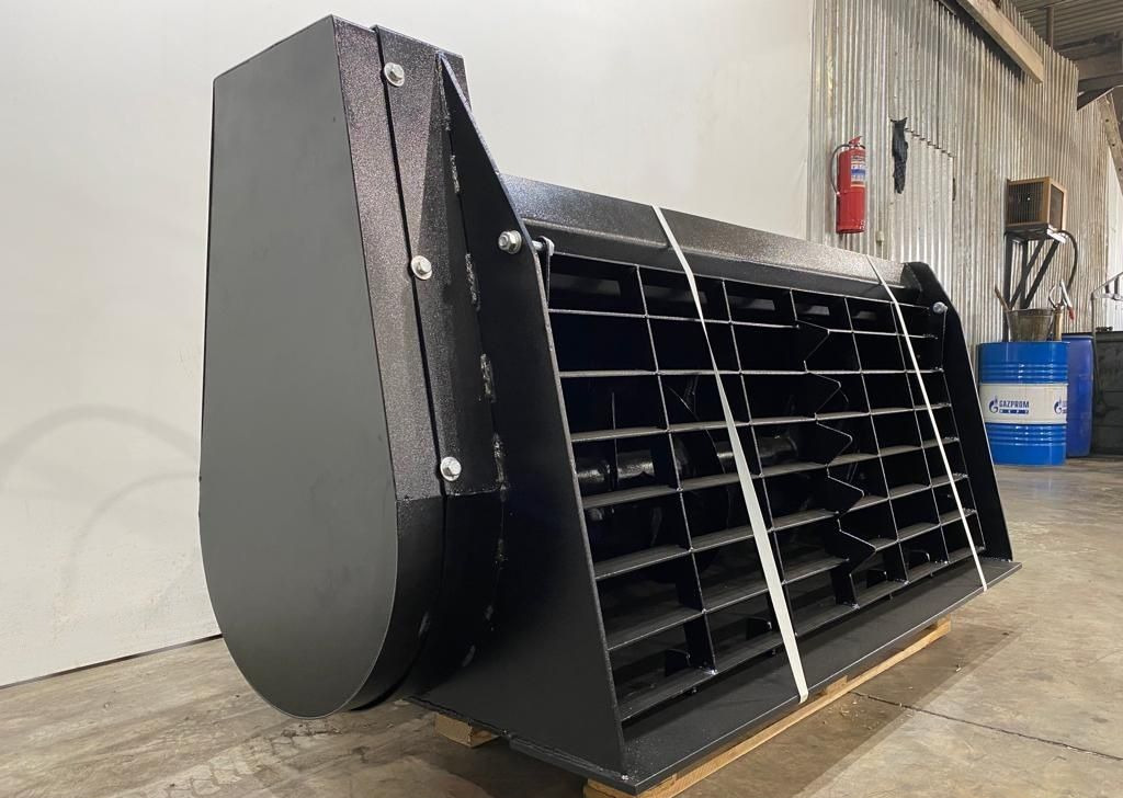 Ковш бетоносмеситель на мини погрузчик - Ковш для Мини-погрузчиков с бортовым поворотом: фото 3 Ковш бетоносмеситель на мини погрузчик - Ковш для Мини-погрузчиков с бортовым поворотом: фото 3