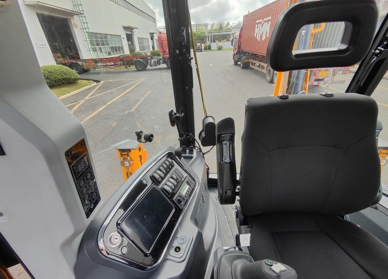 Новый Экскаватор-погрузчик Lonking 83C: фото 16