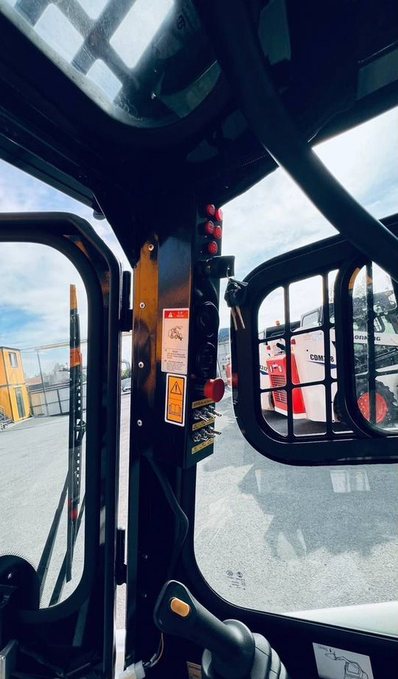 Новый Мини-погрузчик с бортовым поворотом Lonking CDM303: фото 14