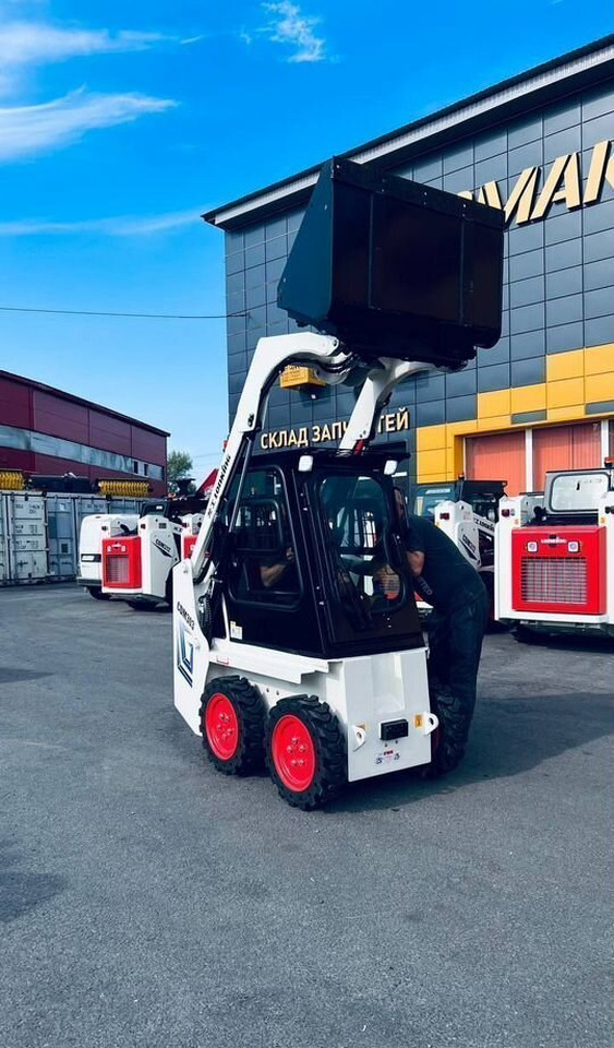 Новый Мини-погрузчик с бортовым поворотом Lonking CDM303: фото 6