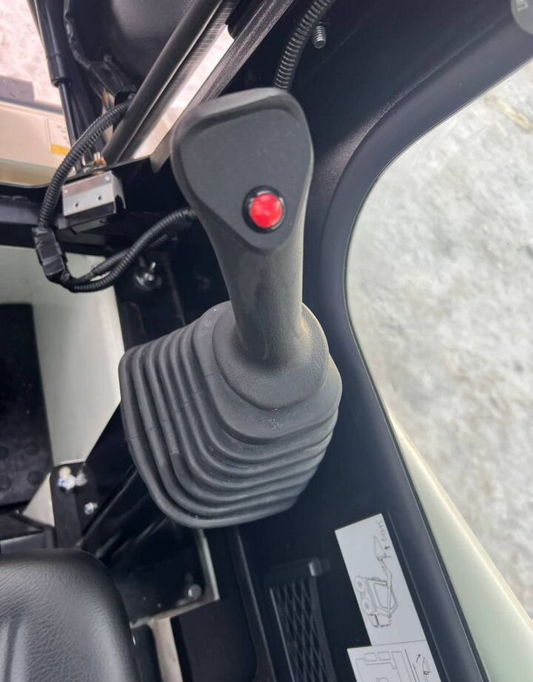 Новый Мини-погрузчик с бортовым поворотом Lonking CDM303: фото 16