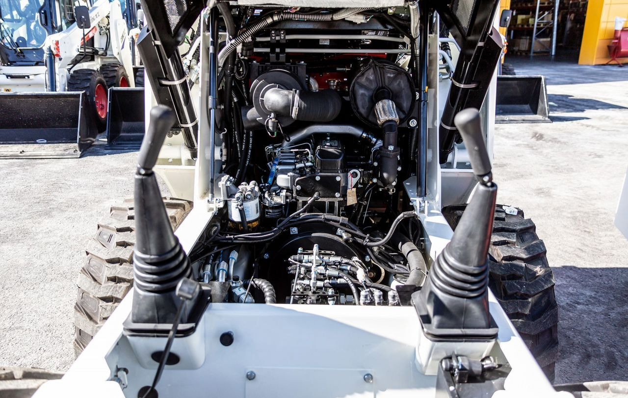 Новый Мини-погрузчик (с бортовым поворотом) Lonking CDM307: фото 13