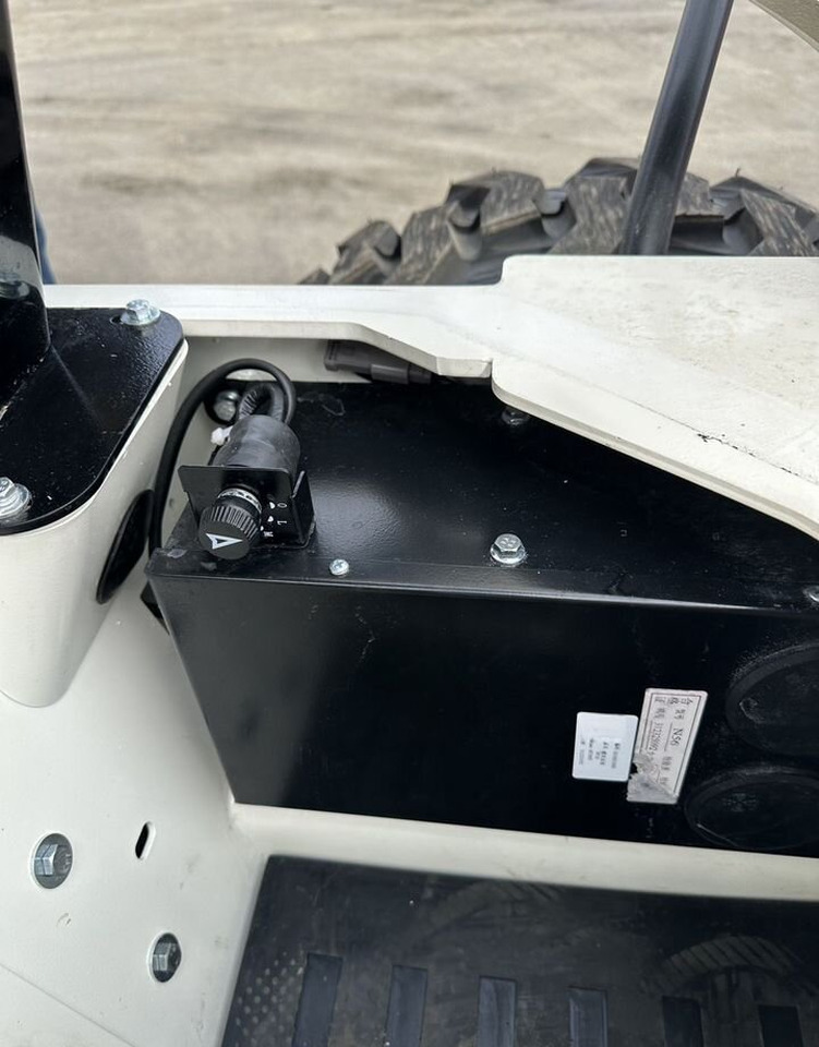 Новый Мини-погрузчик (с бортовым поворотом) Lonking CDM307: фото 14