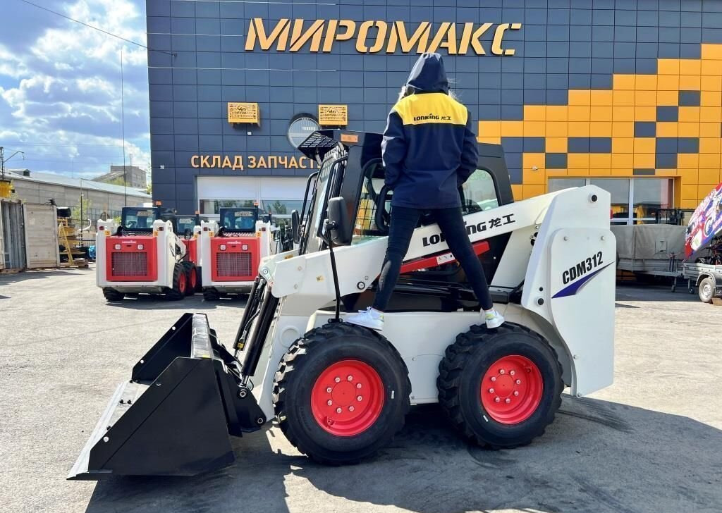 Lonking CDM307 - Мини-погрузчик с бортовым поворотом: фото 2 Lonking CDM307 - Мини-погрузчик с бортовым поворотом: фото 2