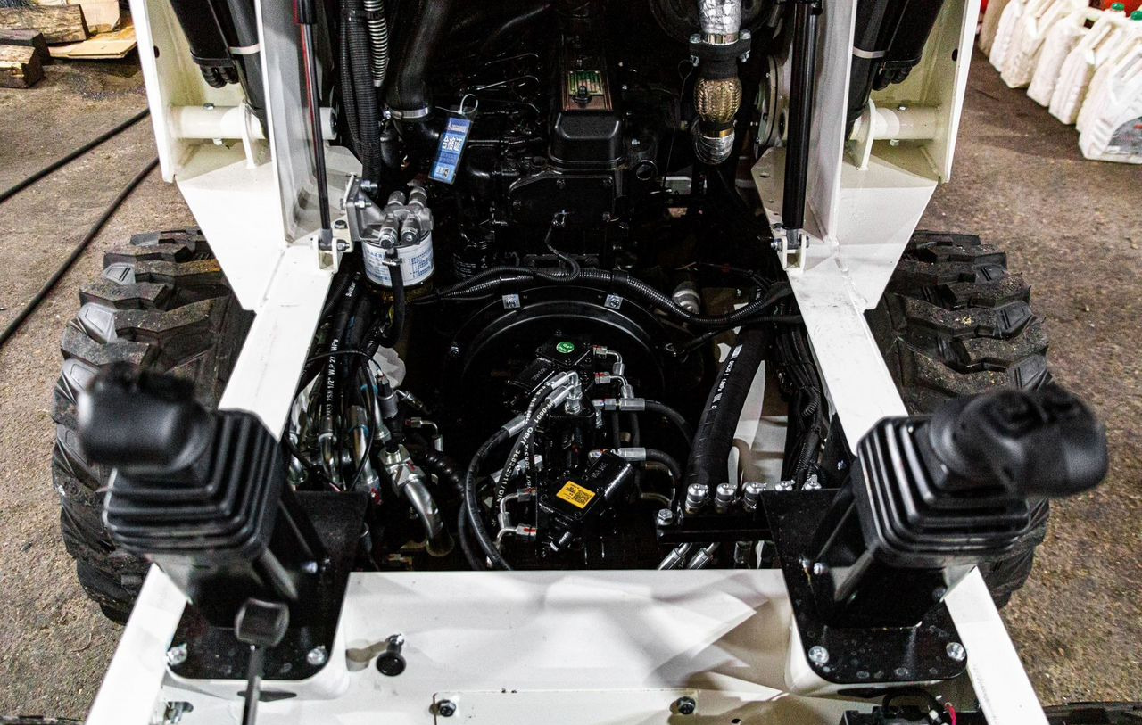 Новый Мини-погрузчик с бортовым поворотом Lonking CDM307: фото 12