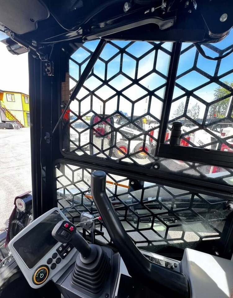 Новый Мини-погрузчик с бортовым поворотом Lonking CDM311T: фото 11