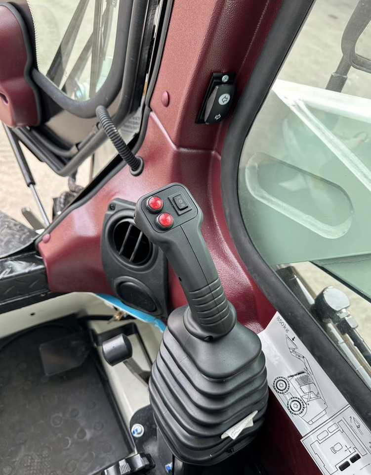 Lonking CDM312 - Мини-погрузчик (с бортовым поворотом): фото 5 Lonking CDM312 - Мини-погрузчик (с бортовым поворотом): фото 5