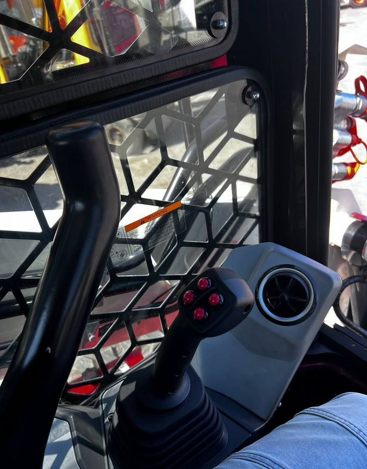 Новый Мини-погрузчик с бортовым поворотом Lonking CDM312M: фото 16