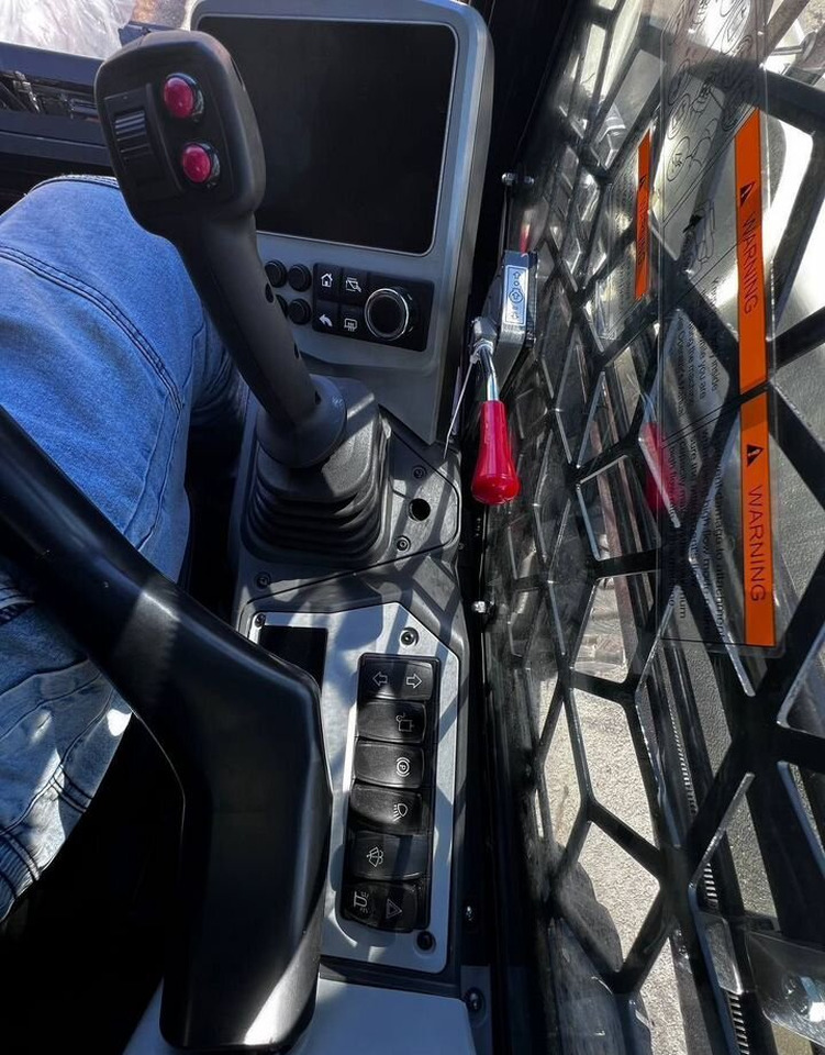 Новый Мини-погрузчик (с бортовым поворотом) Lonking CDM312M: фото 9