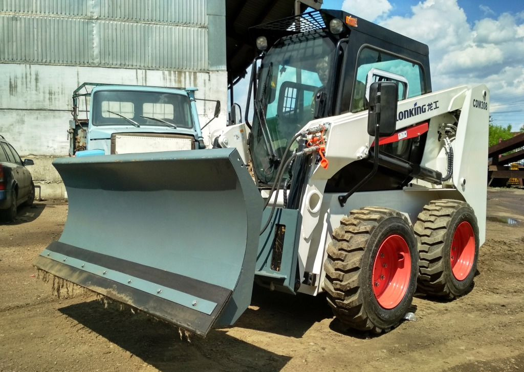 Мини-погрузчик Lonking CDM307 (BobCat) - Мини-погрузчик (с бортовым поворотом): фото 3 Мини-погрузчик Lonking CDM307 (BobCat) - Мини-погрузчик (с бортовым поворотом): фото 3