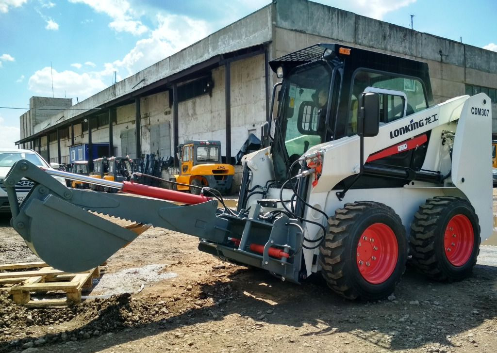 Мини-погрузчик Lonking CDM307 (BobCat) - Мини-погрузчик (с бортовым поворотом): фото 1 Мини-погрузчик Lonking CDM307 (BobCat) - Мини-погрузчик (с бортовым поворотом): фото 1