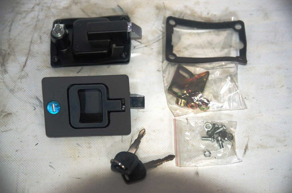 Ручка капота с замком XCMG LW300/LW500/XGMA 953/955/SDLG - Капот для Фронтальных погрузчиков: фото 1 Ручка капота с замком XCMG LW300/LW500/XGMA 953/955/SDLG - Капот для Фронтальных погрузчиков: фото 1