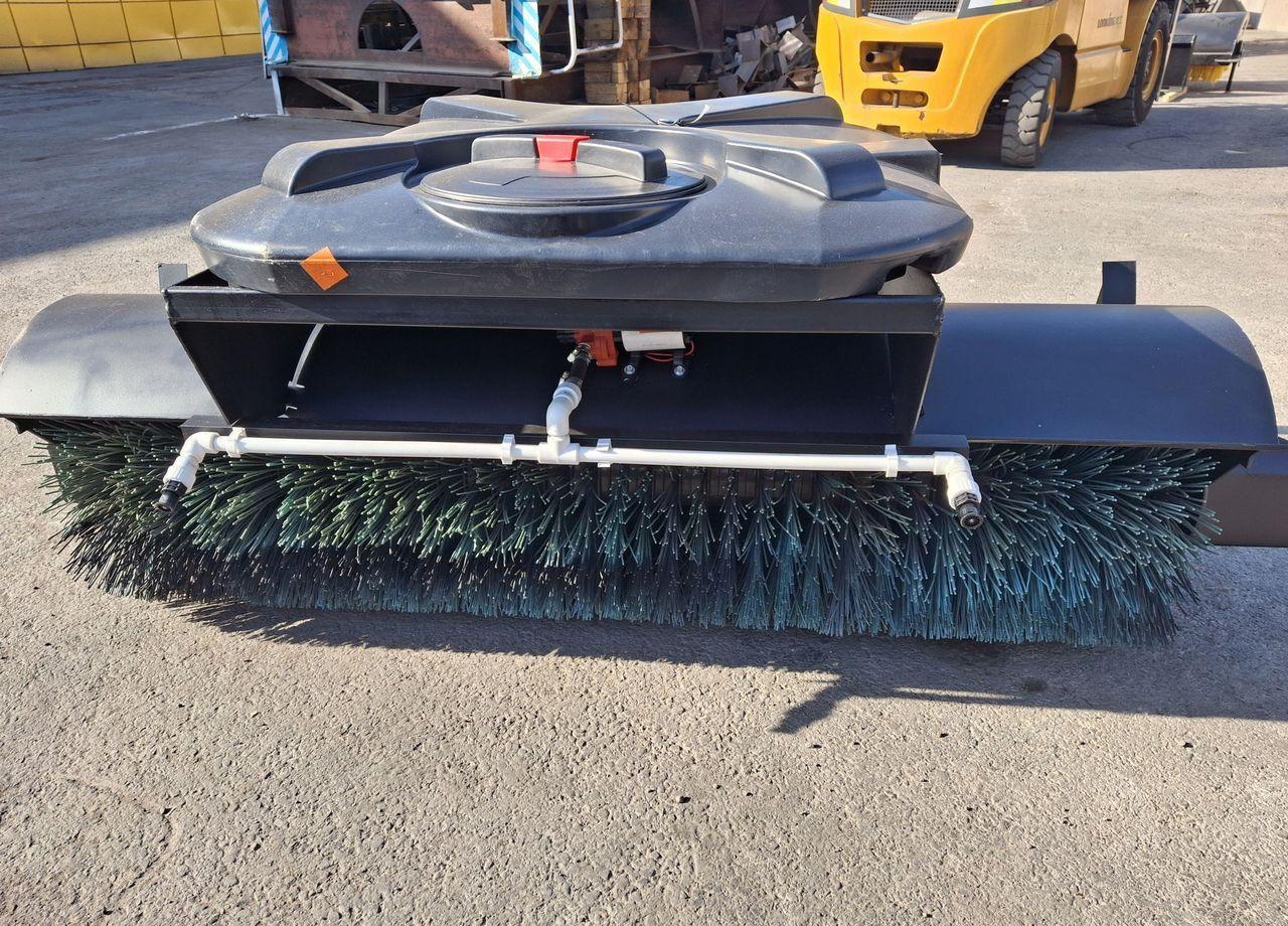 Щетка дорожная с системой полива и гидроповоротом - Щетка: фото 1 Щетка дорожная с системой полива и гидроповоротом - Щетка: фото 1