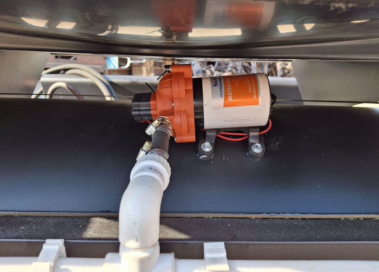 Новый Щетка Щетка дорожная с системой полива и гидроповоротом: фото 8