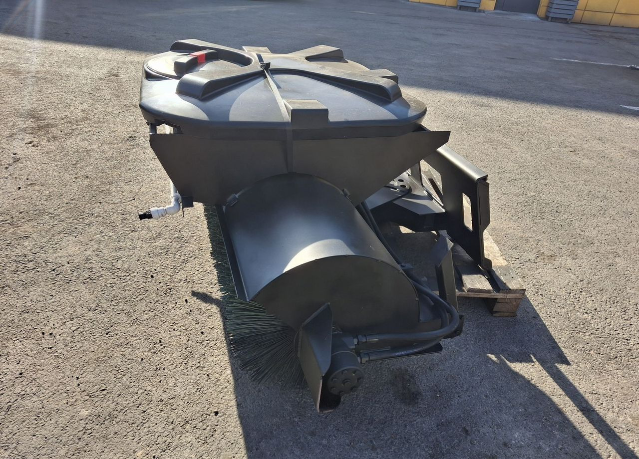 Щетка дорожная с системой полива и гидроповоротом - Щетка: фото 2 Щетка дорожная с системой полива и гидроповоротом - Щетка: фото 2