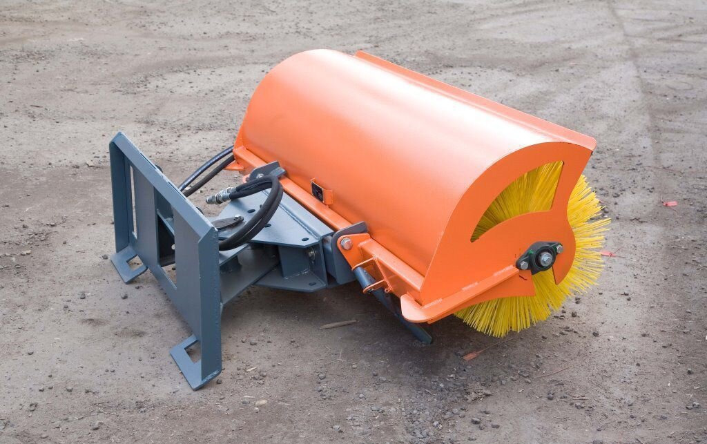 Щётка дорожная подметальная на мини погрузчик - Щетка для Мини-погрузчиков с бортовым поворотом: фото 5 Щётка дорожная подметальная на мини погрузчик - Щетка для Мини-погрузчиков с бортовым поворотом: фото 5