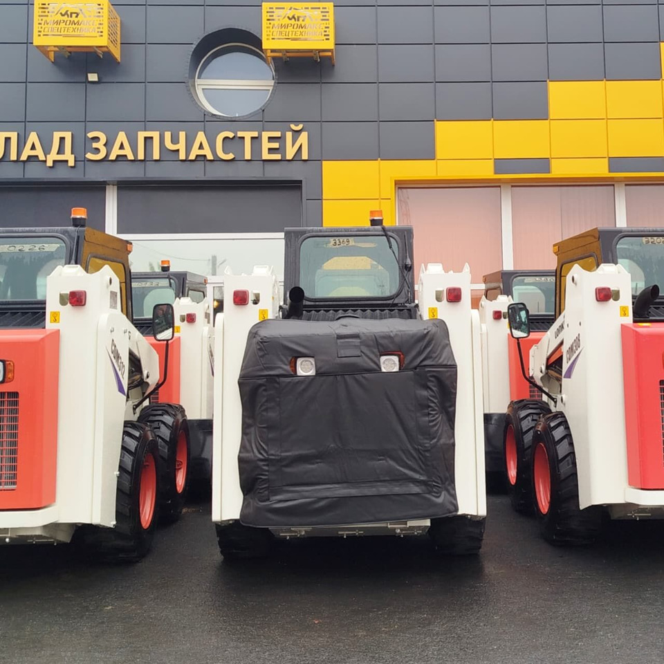 Утеплитель капота с вырезом под камеру заднего вида нового образца LONKING CDM307/308/312 - Капот для Мини-погрузчиков (с бортовым поворотом): фото 3 Утеплитель капота с вырезом под камеру заднего вида нового образца LONKING CDM307/308/312 - Капот для Мини-погрузчиков (с бортовым поворотом): фото 3