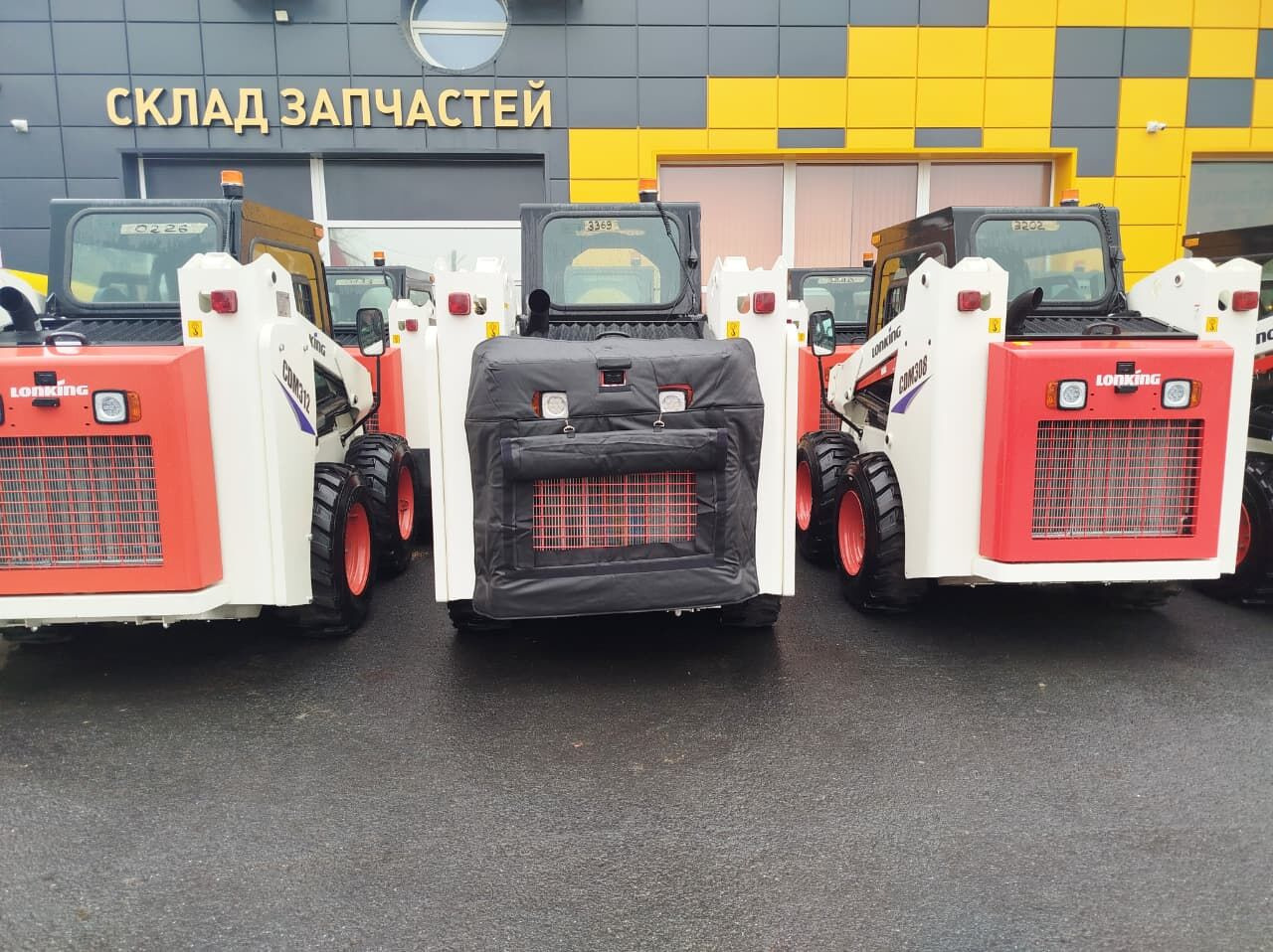 Утеплитель капота с вырезом под камеру заднего вида нового образца LONKING CDM307/308/312 - Капот для Мини-погрузчиков (с бортовым поворотом): фото 4 Утеплитель капота с вырезом под камеру заднего вида нового образца LONKING CDM307/308/312 - Капот для Мини-погрузчиков (с бортовым поворотом): фото 4