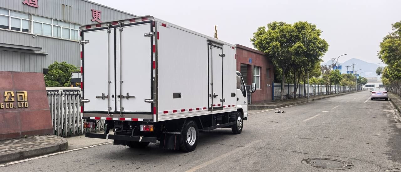 Isuzu Elf - Рефрижератор: фото 5 Isuzu Elf - Рефрижератор: фото 5