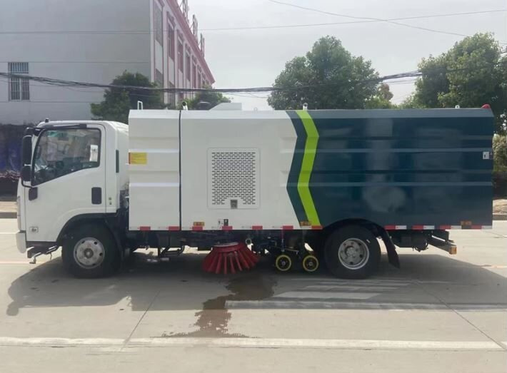 Isuzu FVR34 - Подметально-уборочная машина: фото 2 Isuzu FVR34 - Подметально-уборочная машина: фото 2