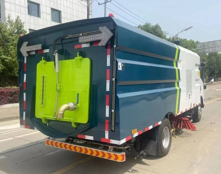 Isuzu FVR34 - Подметально-уборочная машина: фото 3 Isuzu FVR34 - Подметально-уборочная машина: фото 3