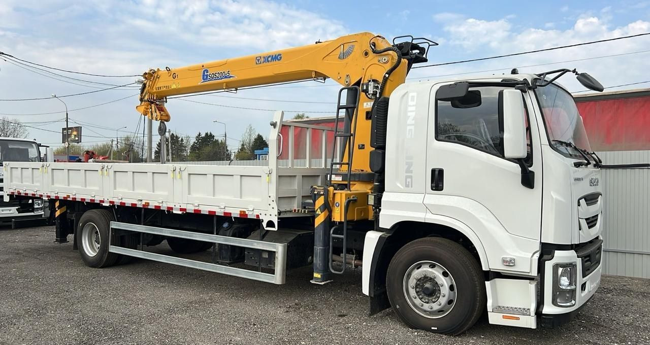 Isuzu Giga (C-series) - Грузовик бортовой/ Платформа, Автоманипулятор: фото 1 Isuzu Giga (C-series) - Грузовик бортовой/ Платформа, Автоманипулятор: фото 1