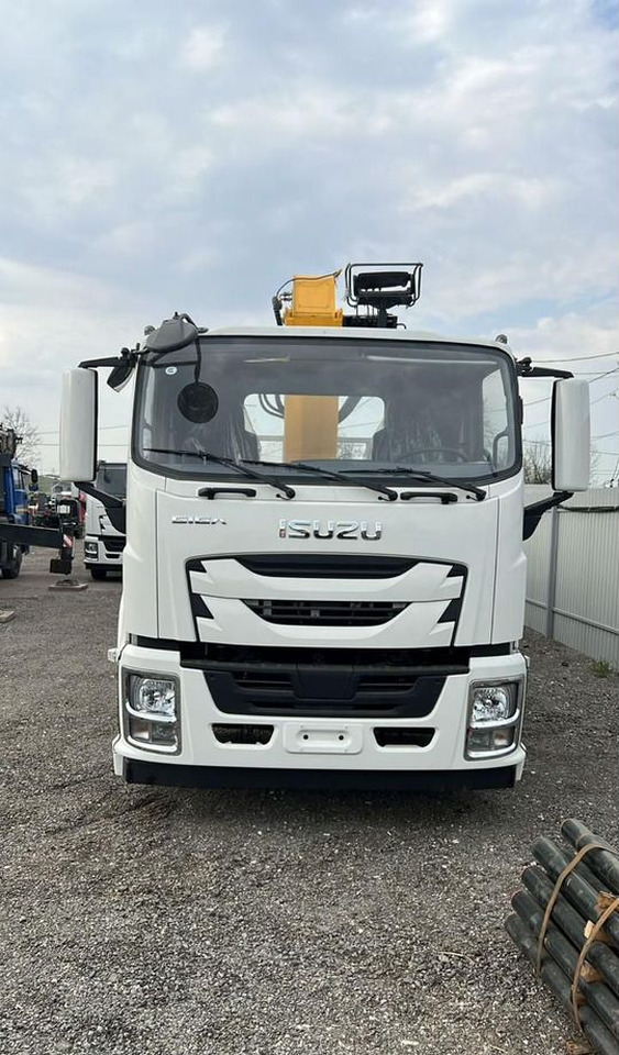 Isuzu Giga (C-series) - Грузовик бортовой/ Платформа, Автоманипулятор: фото 2 Isuzu Giga (C-series) - Грузовик бортовой/ Платформа, Автоманипулятор: фото 2