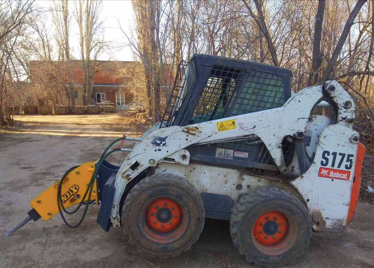 Гидромолот на bobcat погрузчик - Гидромолот: фото 1 Гидромолот на bobcat погрузчик - Гидромолот: фото 1