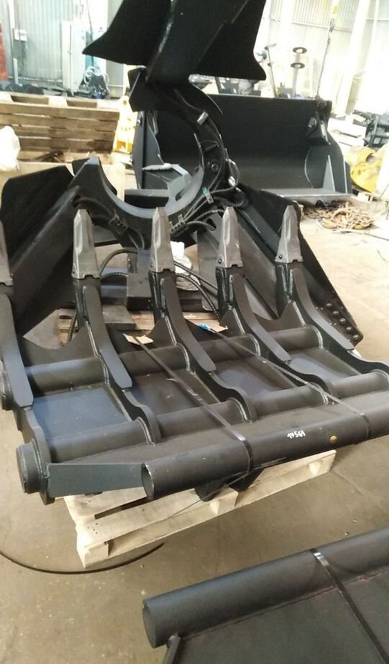 Корчеватель на фронтальный погрузчик - Рыхлитель: фото 3 Корчеватель на фронтальный погрузчик - Рыхлитель: фото 3