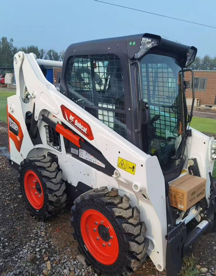 Bobcat 530 - Мини-погрузчик с бортовым поворотом: фото 4 Bobcat 530 - Мини-погрузчик с бортовым поворотом: фото 4