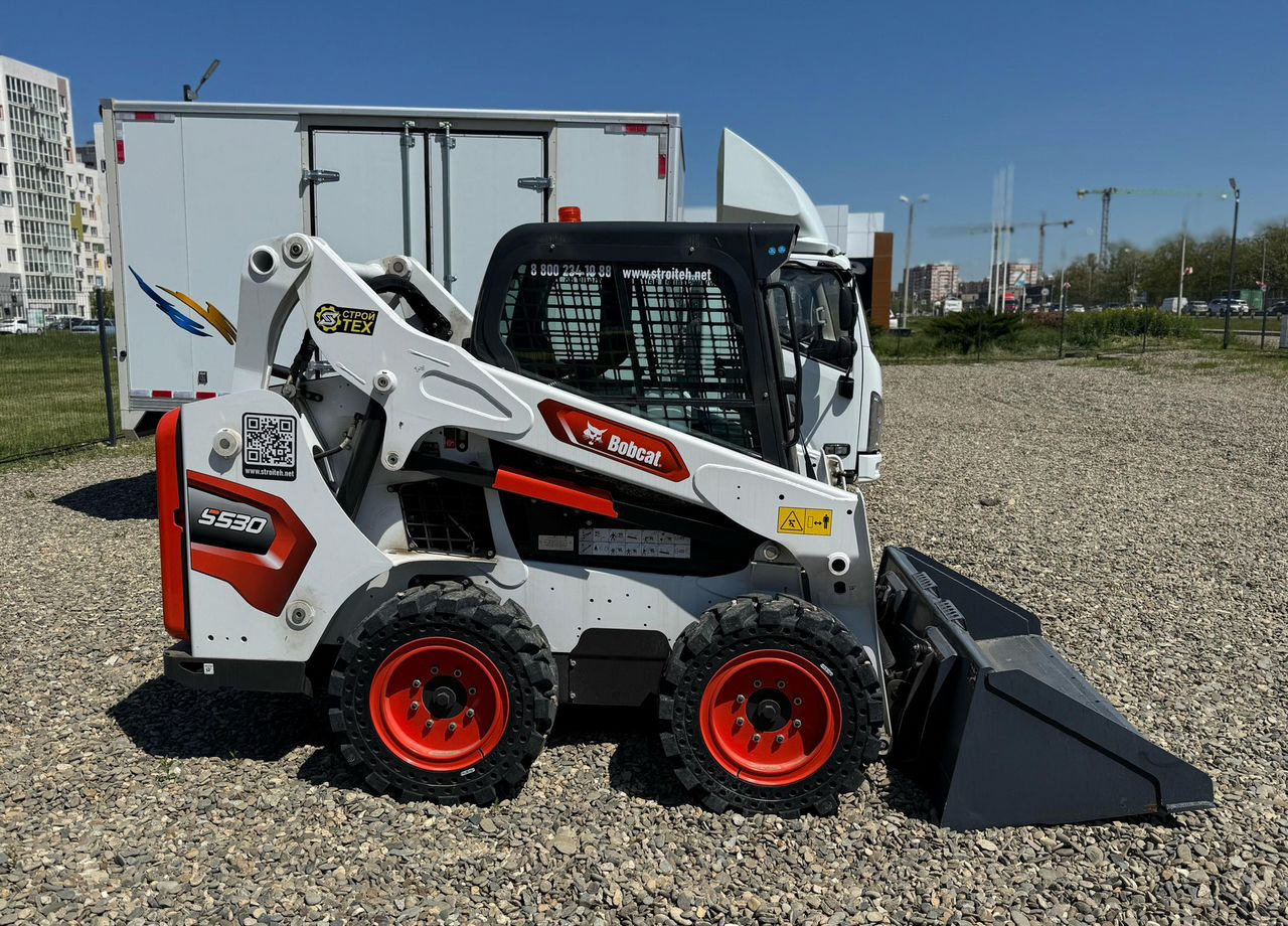 Bobcat 530 - Мини-погрузчик с бортовым поворотом: фото 2 Bobcat 530 - Мини-погрузчик с бортовым поворотом: фото 2
