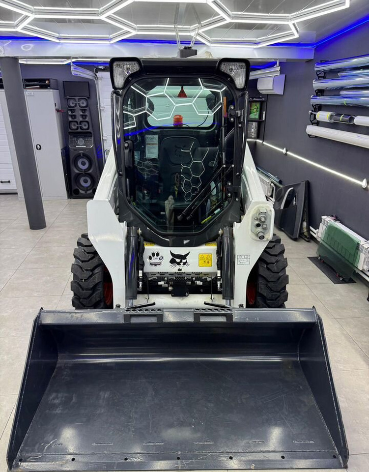 Bobcat 530 - Мини-погрузчик с бортовым поворотом: фото 3 Bobcat 530 - Мини-погрузчик с бортовым поворотом: фото 3