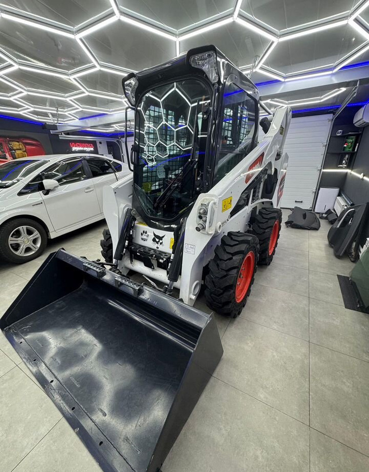 Bobcat 530 - Мини-погрузчик с бортовым поворотом: фото 2 Bobcat 530 - Мини-погрузчик с бортовым поворотом: фото 2