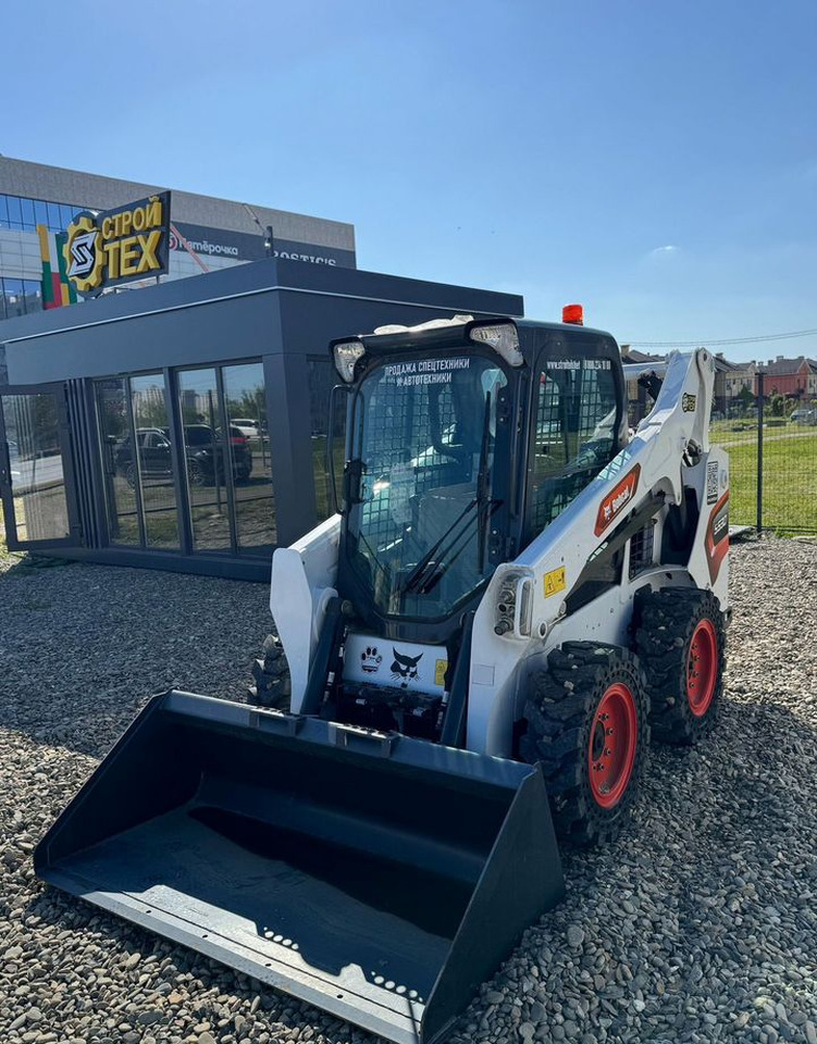 Bobcat S530 - Мини-погрузчик с бортовым поворотом: фото 1 Bobcat S530 - Мини-погрузчик с бортовым поворотом: фото 1