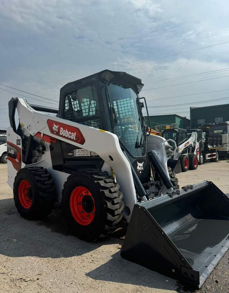 Bobcat S770 - Мини-погрузчик с бортовым поворотом: фото 1 Bobcat S770 - Мини-погрузчик с бортовым поворотом: фото 1