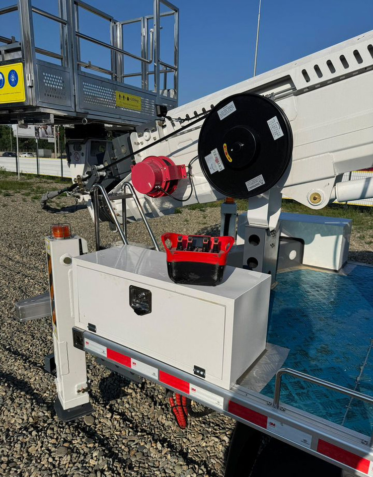 Новый Грузовик с подъемником Isuzu Elf 5.2 (автогидроподъемник): фото 14