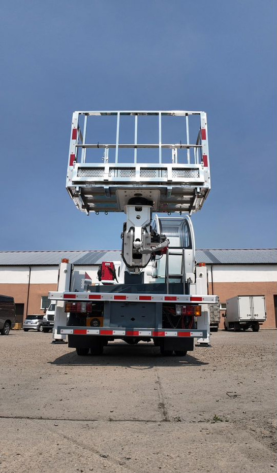 Isuzu Elf 5.2 (автогидроподъемник) - Грузовик с подъемником: фото 3 Isuzu Elf 5.2 (автогидроподъемник) - Грузовик с подъемником: фото 3